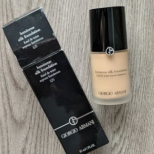 Giorgio Armani Luminous silk foundation